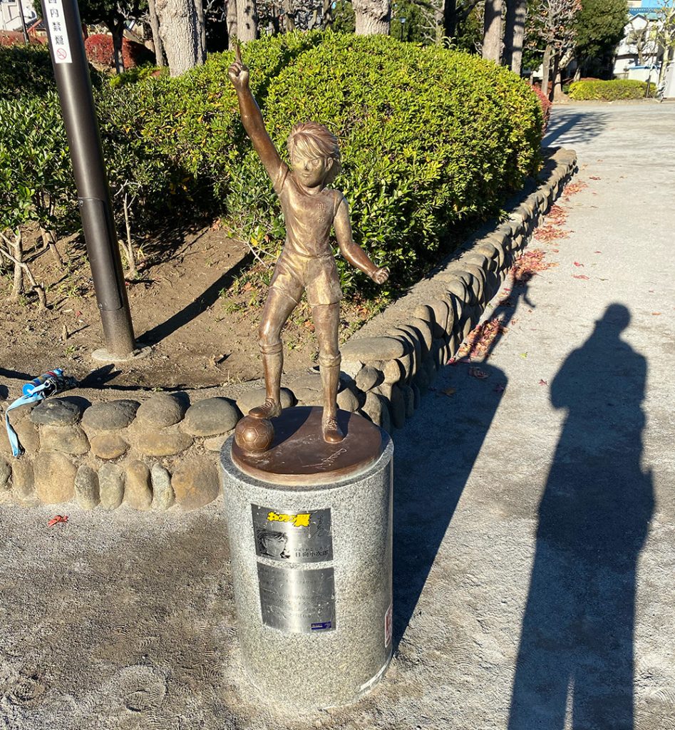 四つ木公園にある日向幸次郎の銅像
