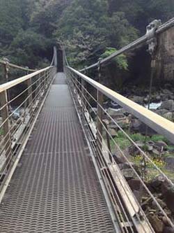 関之尾滝の吊り橋