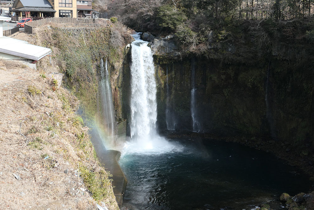 音止めの滝